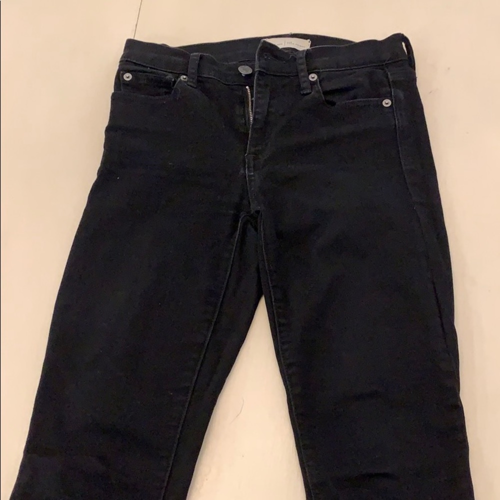 Gap “true skinny” jeans. Very flattering.